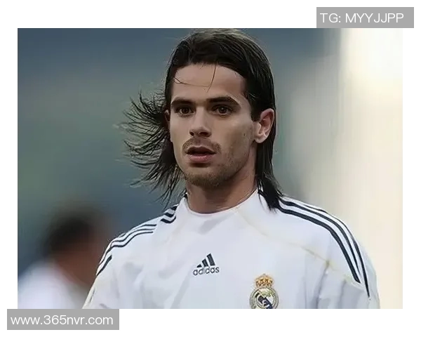 剪去足球明星的长发背后的故事与风格转变探讨