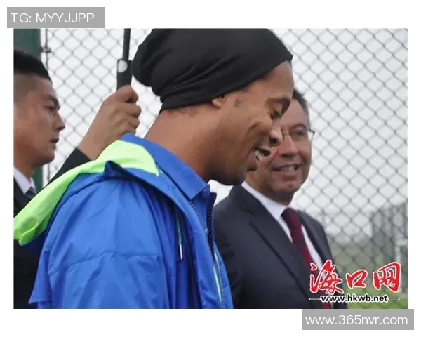 巴西足球明星在街头与粉丝亲密互动拍照留念瞬间