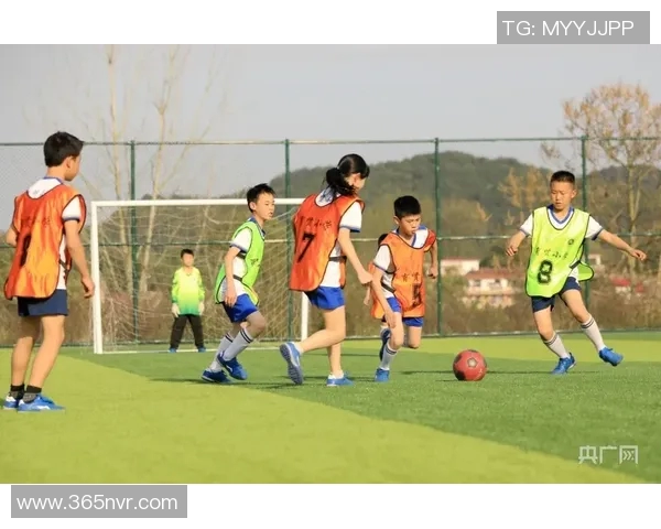 小朋友们的足球梦：模仿足球明星的精彩瞬间与成长故事